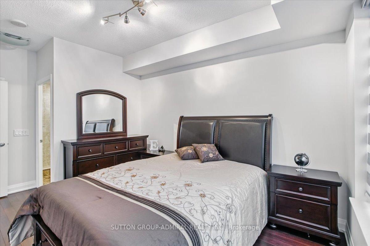 2 Bedrooms Condo at 95 North Park, Vaughan For sale