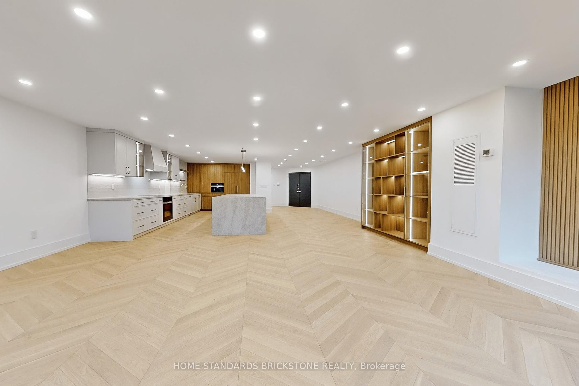 2 Bedrooms Condo at 110 Bloor, Toronto For sale
