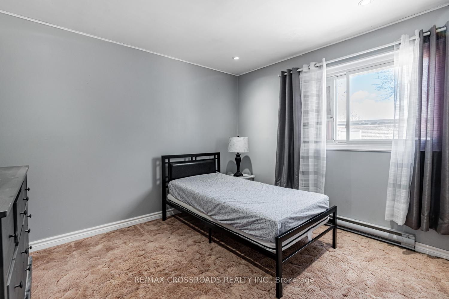 4 Bedrooms Condo at 43 Courville Coachway, Toronto For sale
