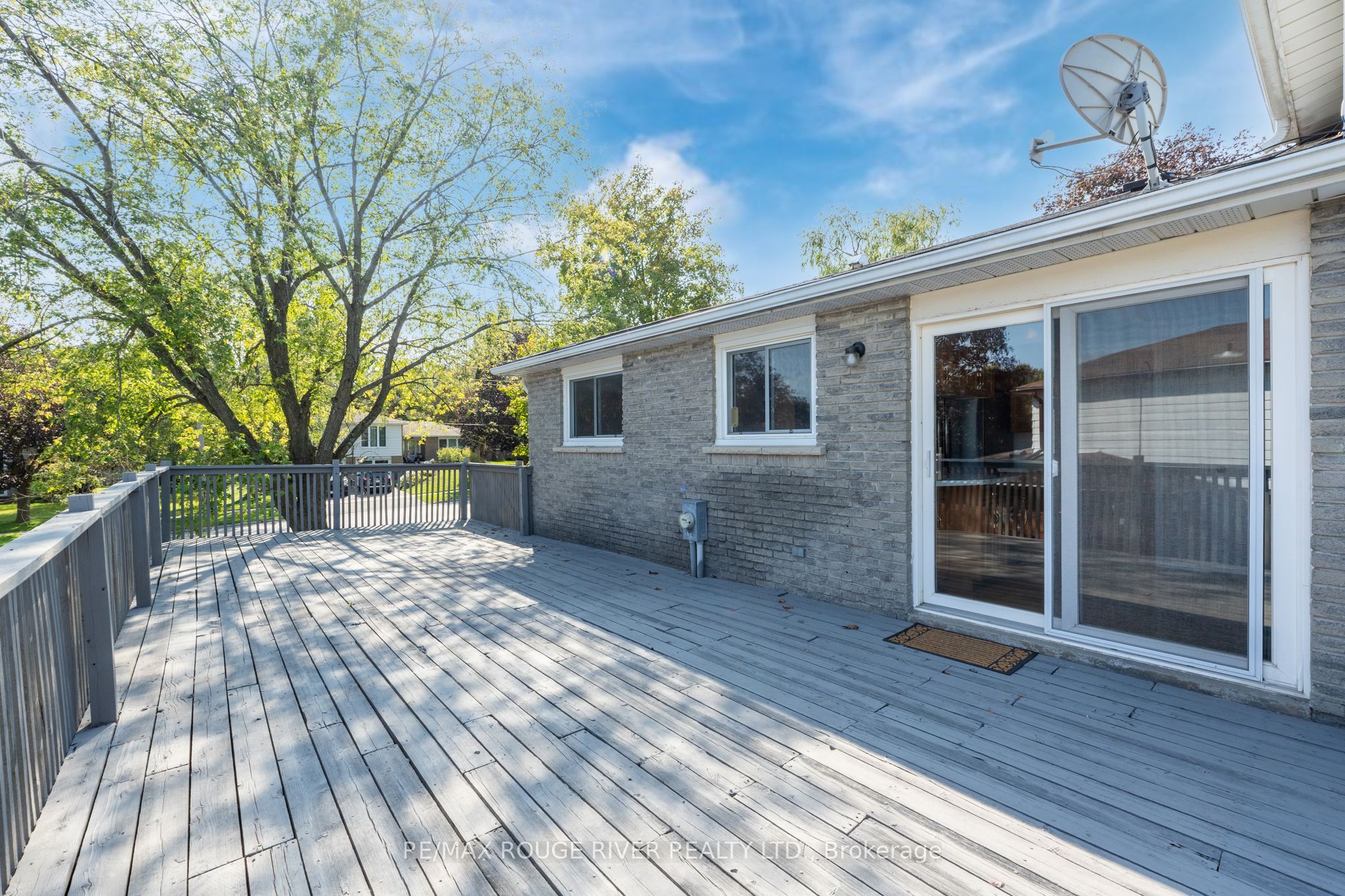 1 Applewood Crescent