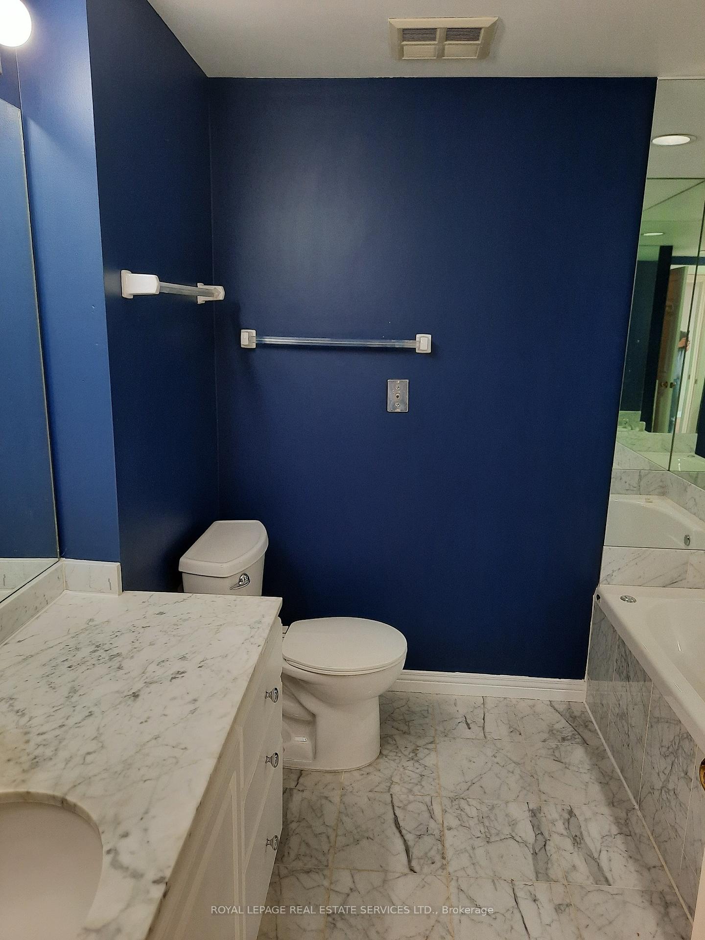 1 Bedroom Condo at 1 Aberfoyle, Toronto For sale