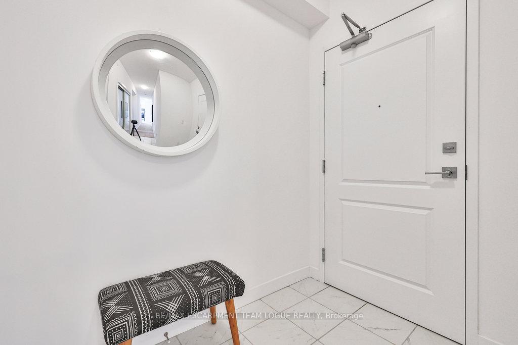 2 Bedrooms Condo at 450 Dundas,  Hamilton For sale