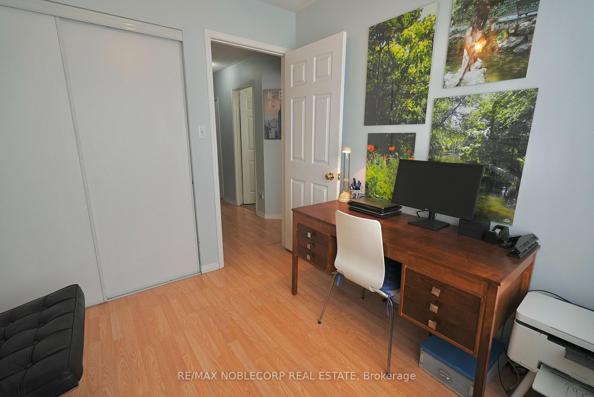 4 Bedrooms Condo at 17 Overlea, Toronto For sale