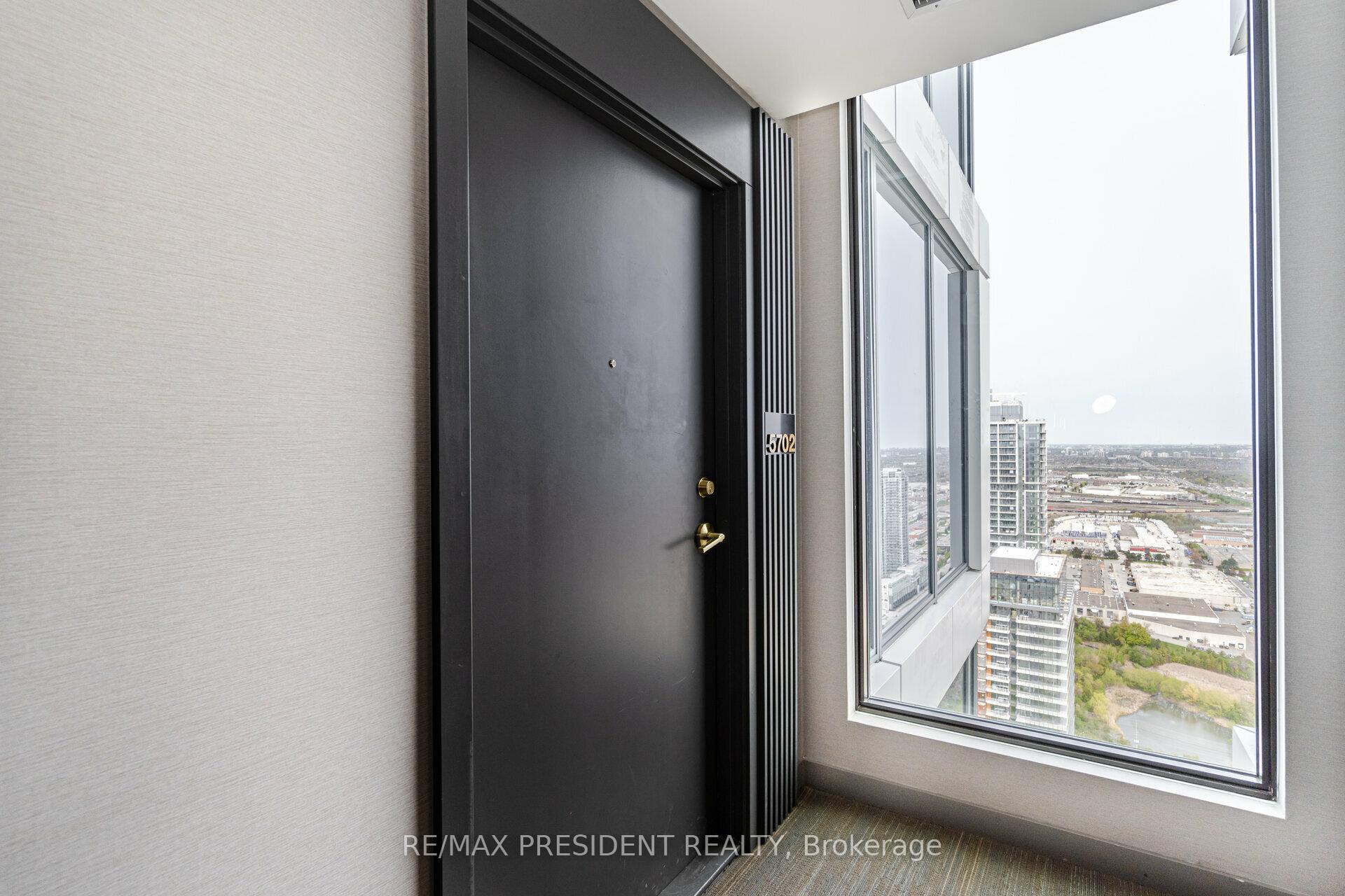 3 Bedrooms Condo at 5 Buttermill, Vaughan For sale