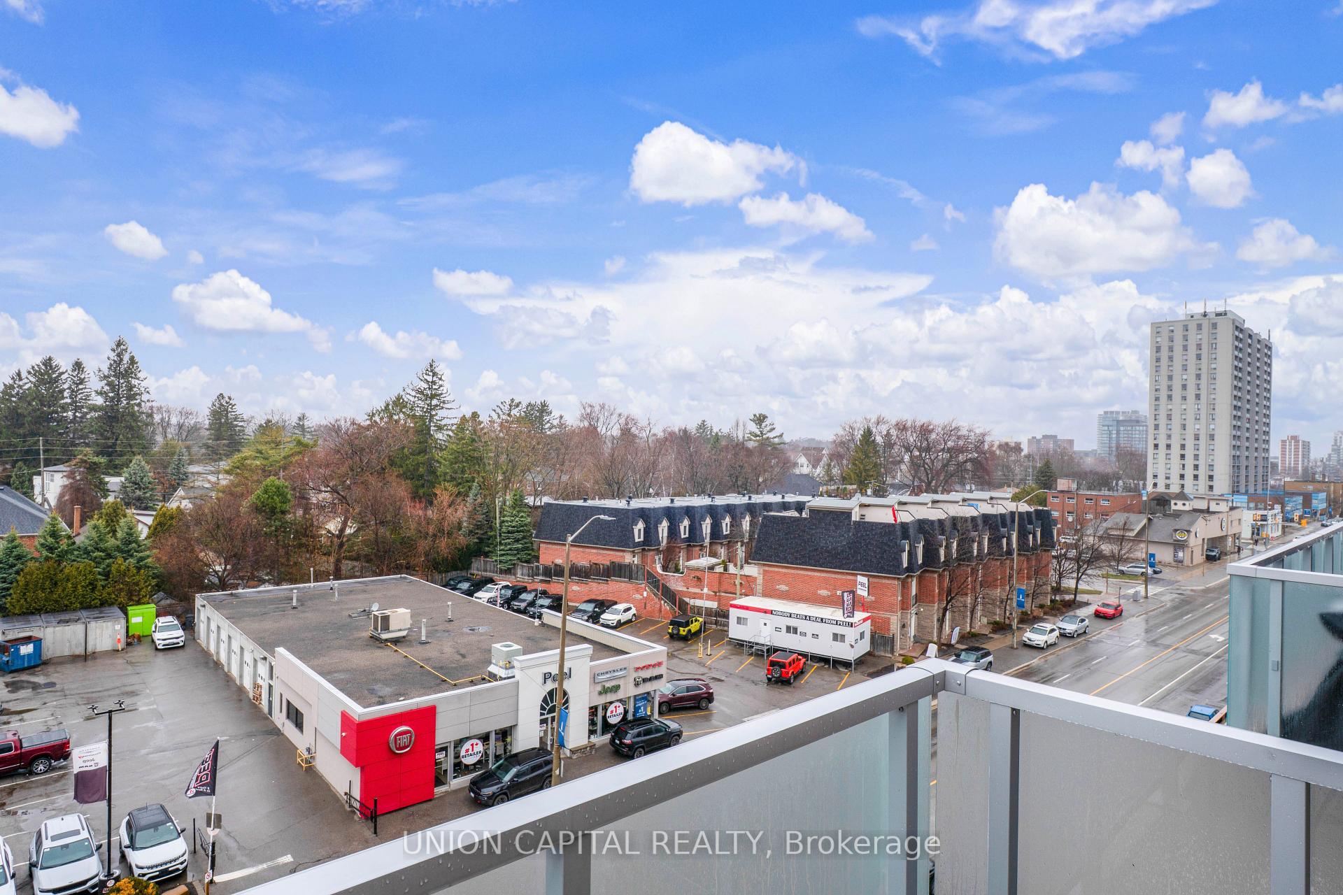 2 Bedrooms Condo at 215 Lakeshore, Mississauga For sale
