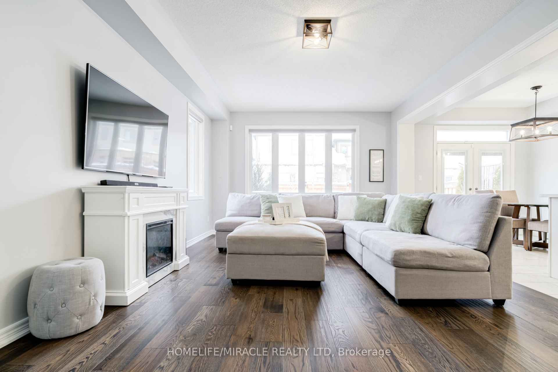 36 Hoard Avenue N