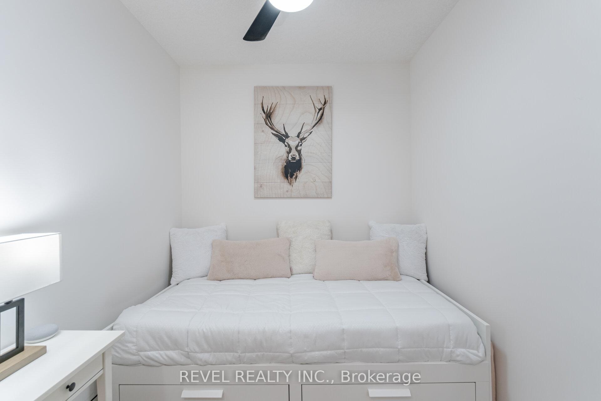 3 Bedrooms Condo at 316 Humphrey, Hamilton For sale