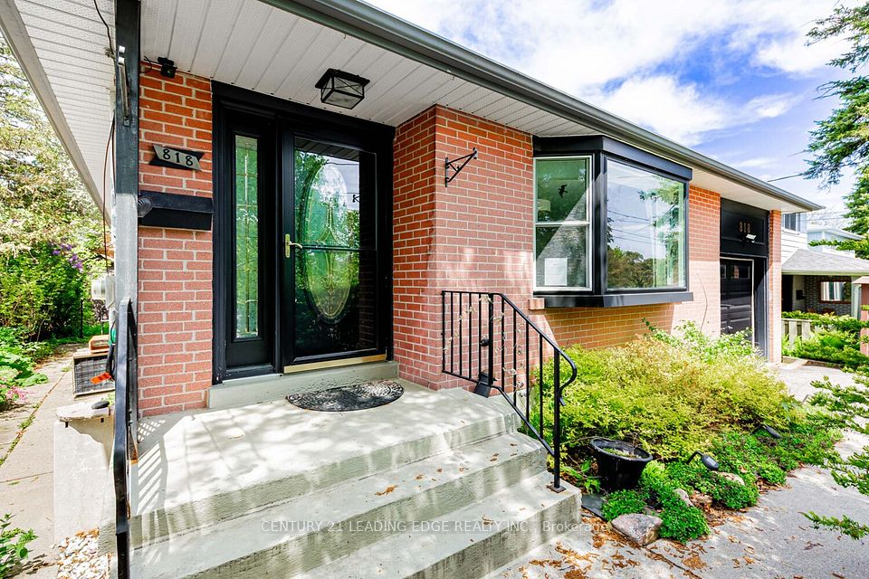 818 Sanok Drive, Pickering, ON L1W 2R2
