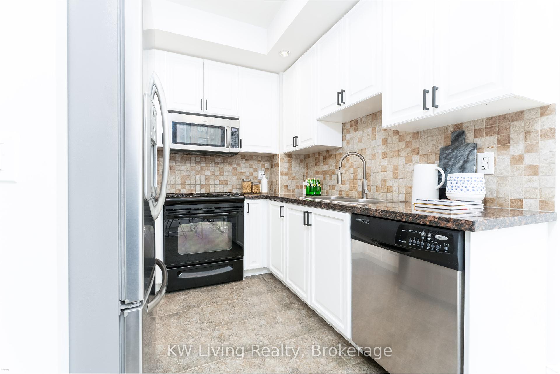 4 Bedrooms Condo at 500 Doris, Toronto For sale
