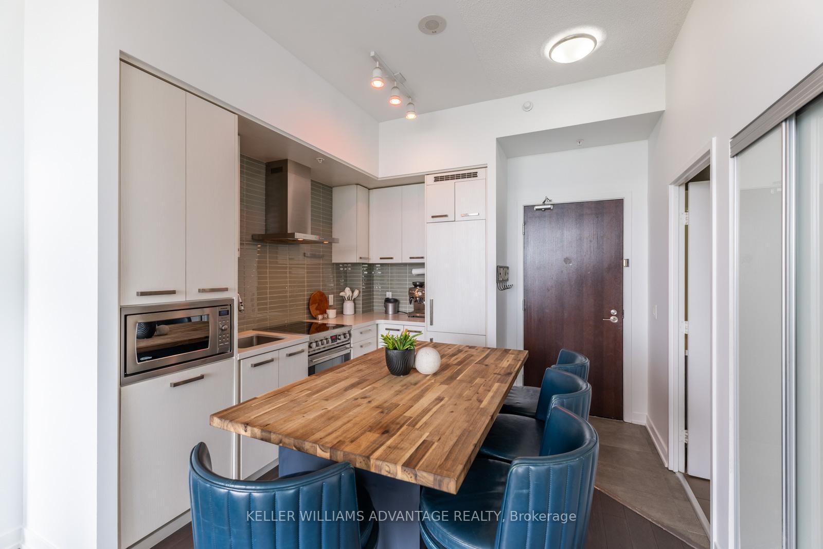 2 Bedrooms Condo at 120 Bayview, Toronto For sale