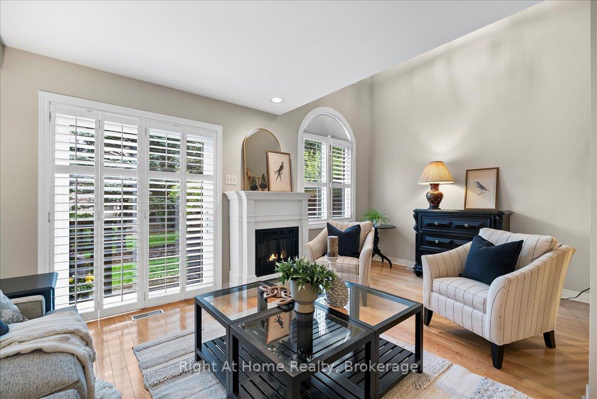 2 Bedrooms Condo at 2250 Rockingham, Oakville For sale