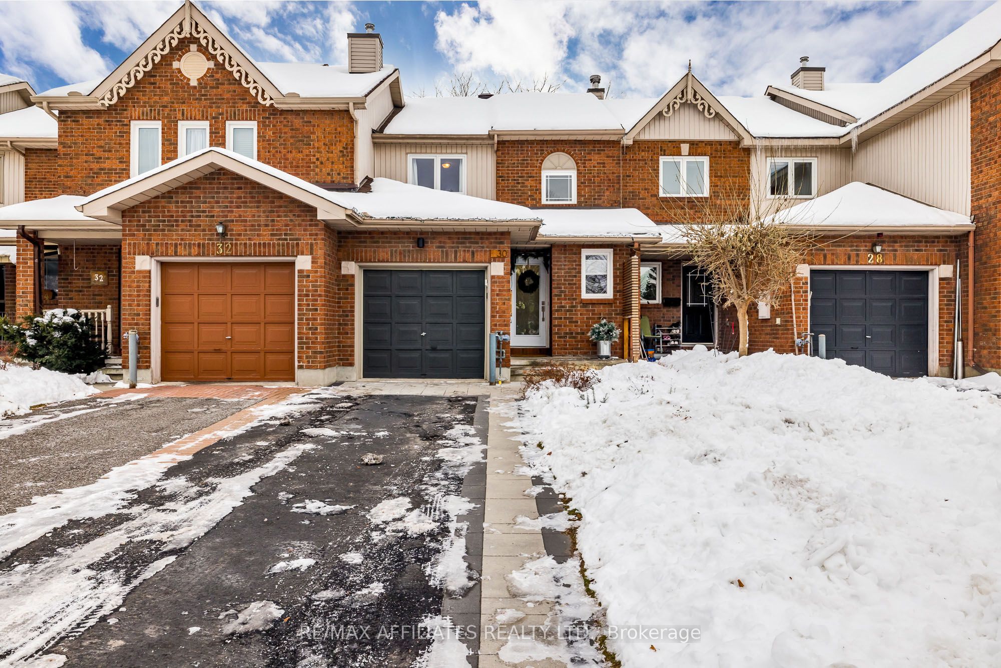 30 Harrington Court, Kanata, ON K2K 2S7