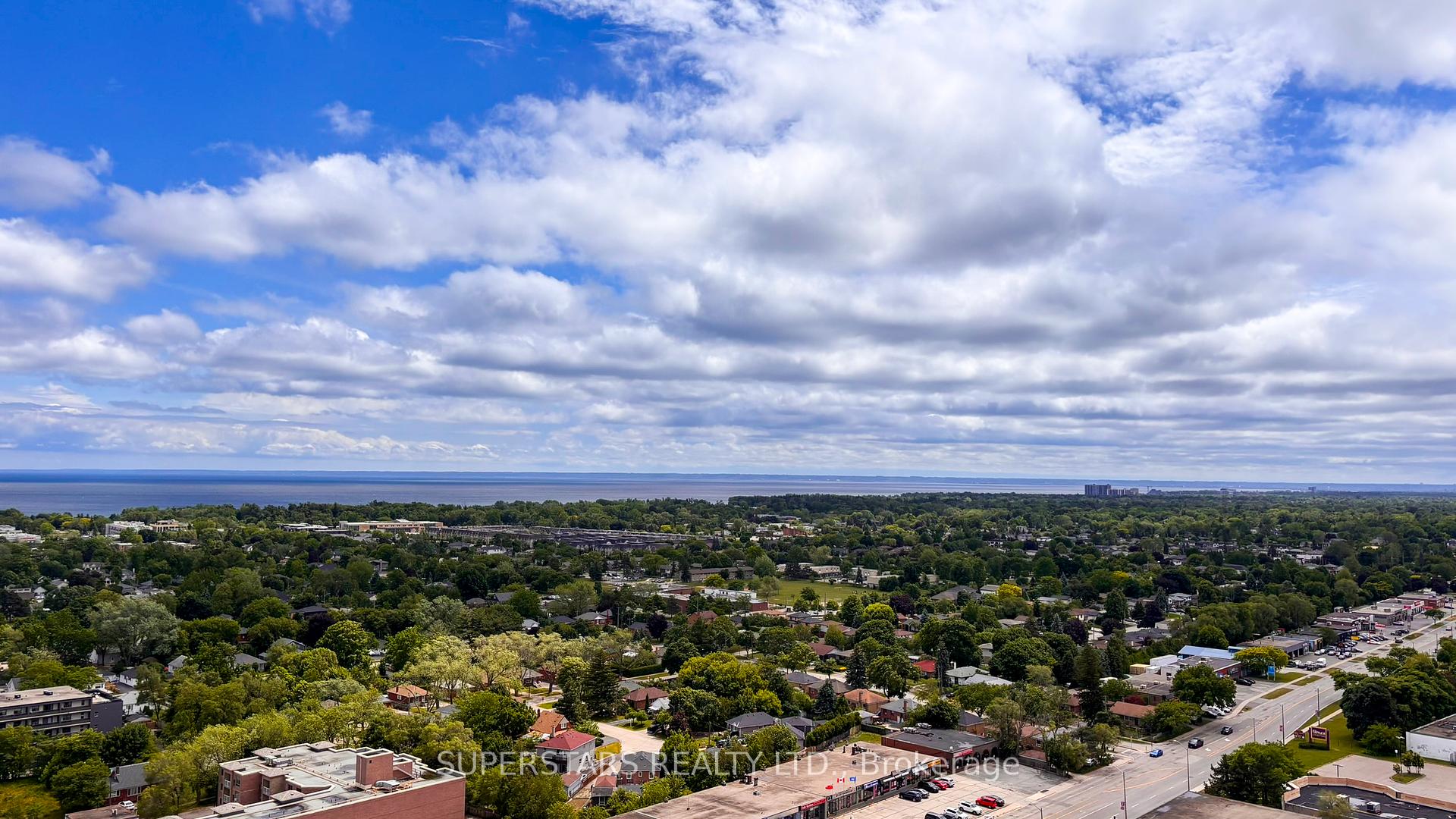 2 Bedrooms Condo at 65 Speers, Oakville For sale