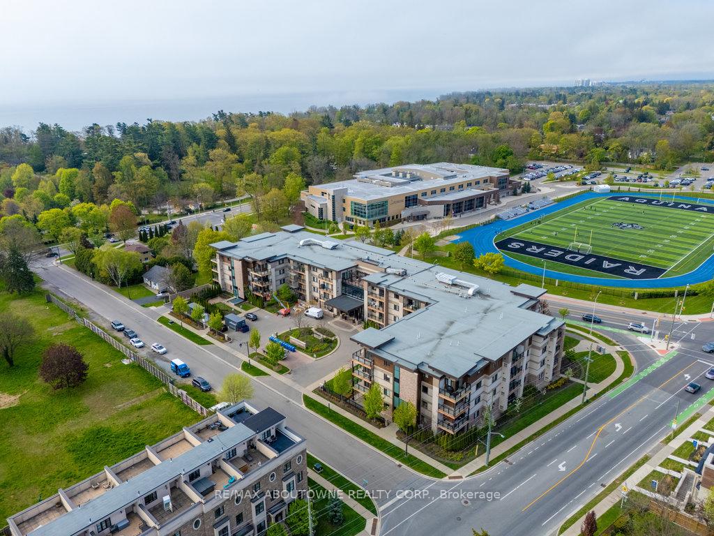 2 Bedrooms Condo at 128 Garden, Oakville For sale