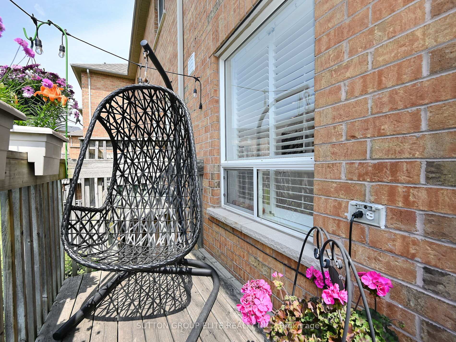 3 Bedrooms Condo at 601 Shoreline, Mississauga For sale