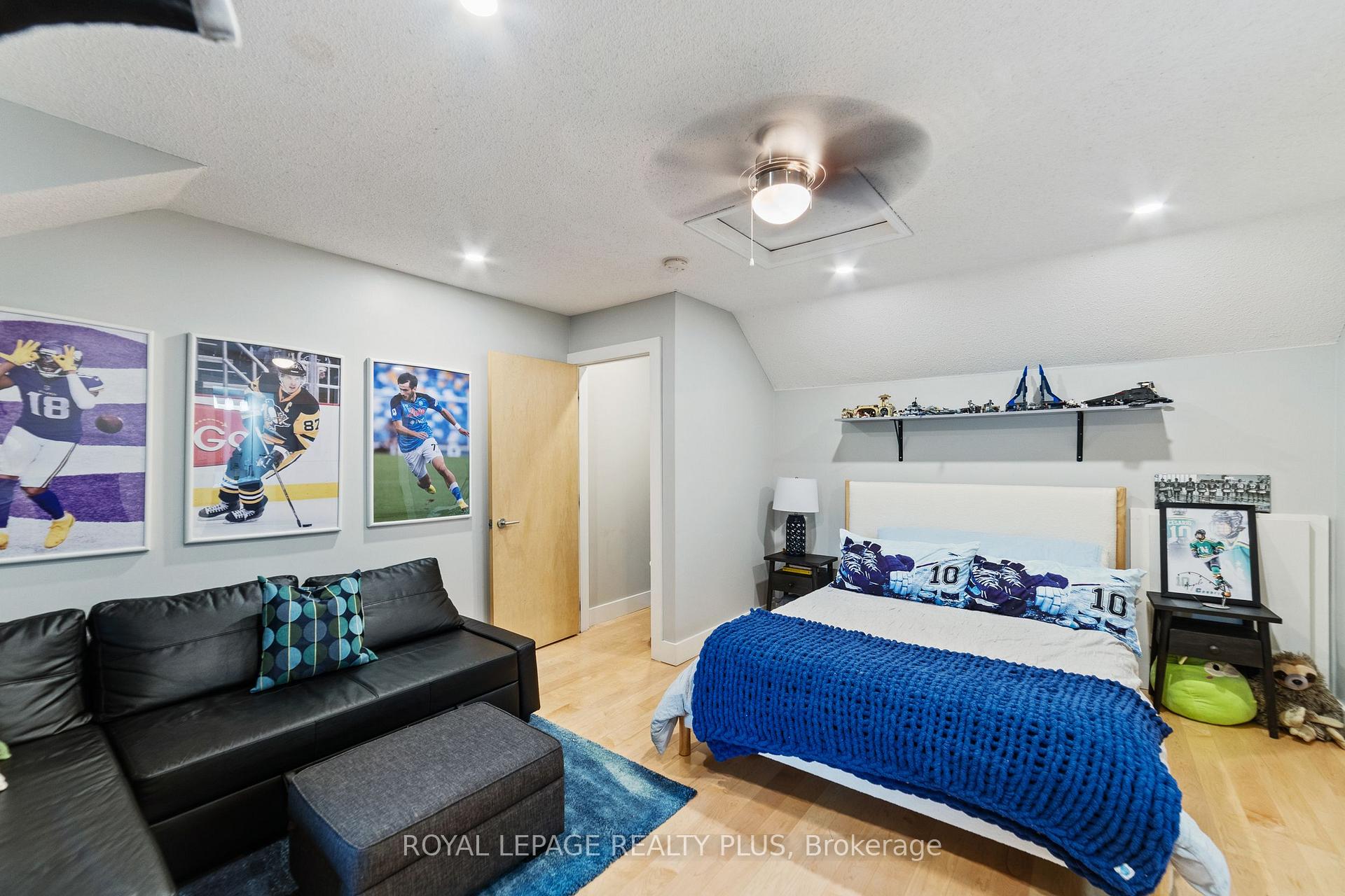 3 Bedrooms Condo at 928 Queen, Mississauga For sale