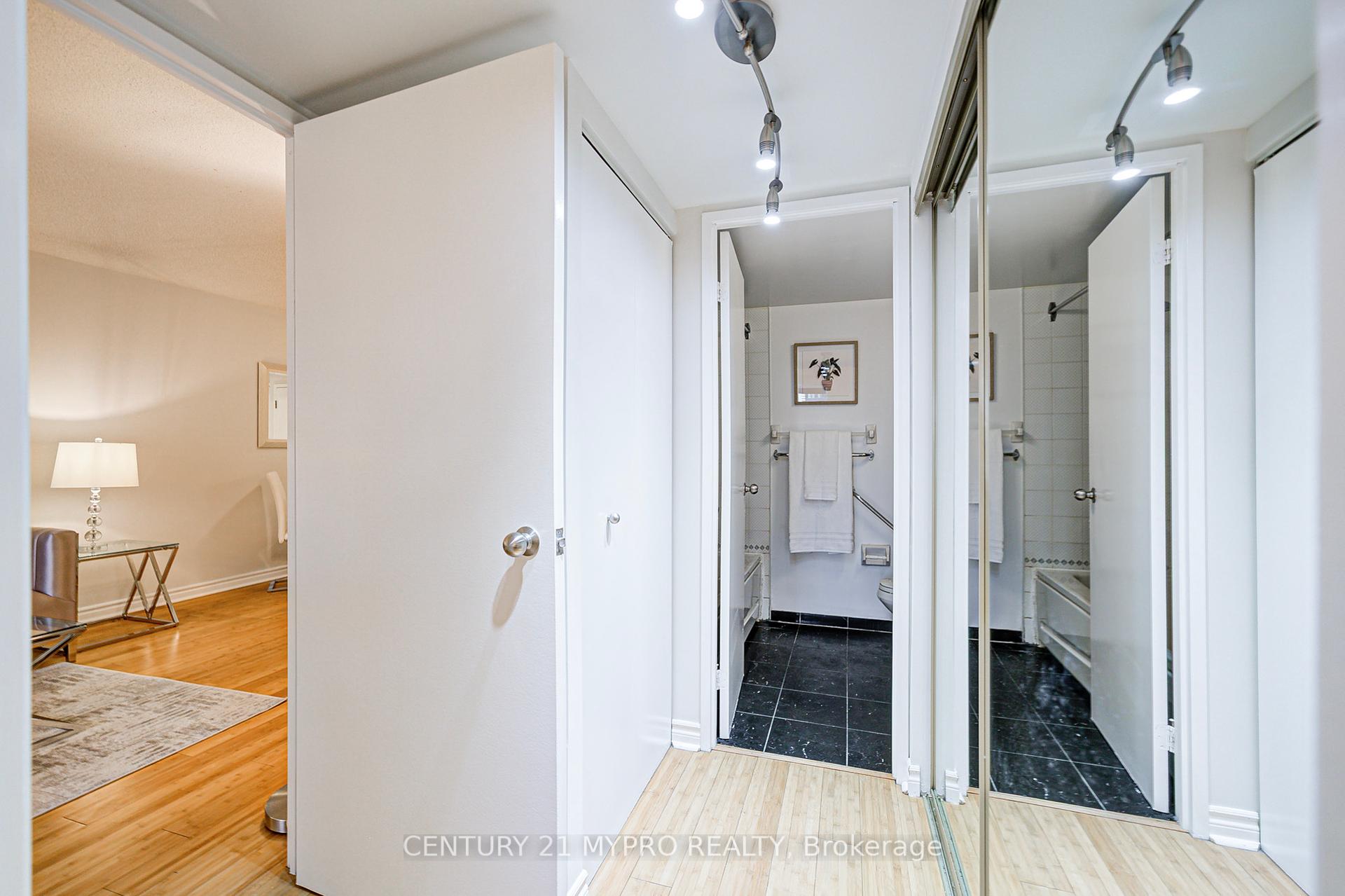 2 Bedrooms Condo at 1001 Bay, Toronto For sale