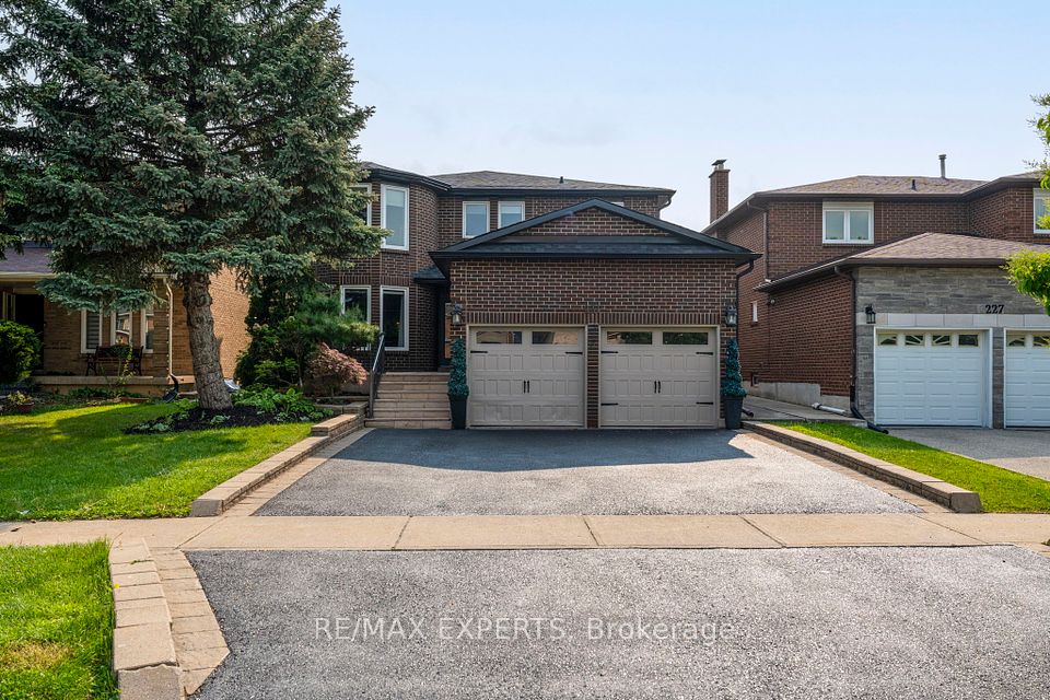 231 Ridgefield Crescent