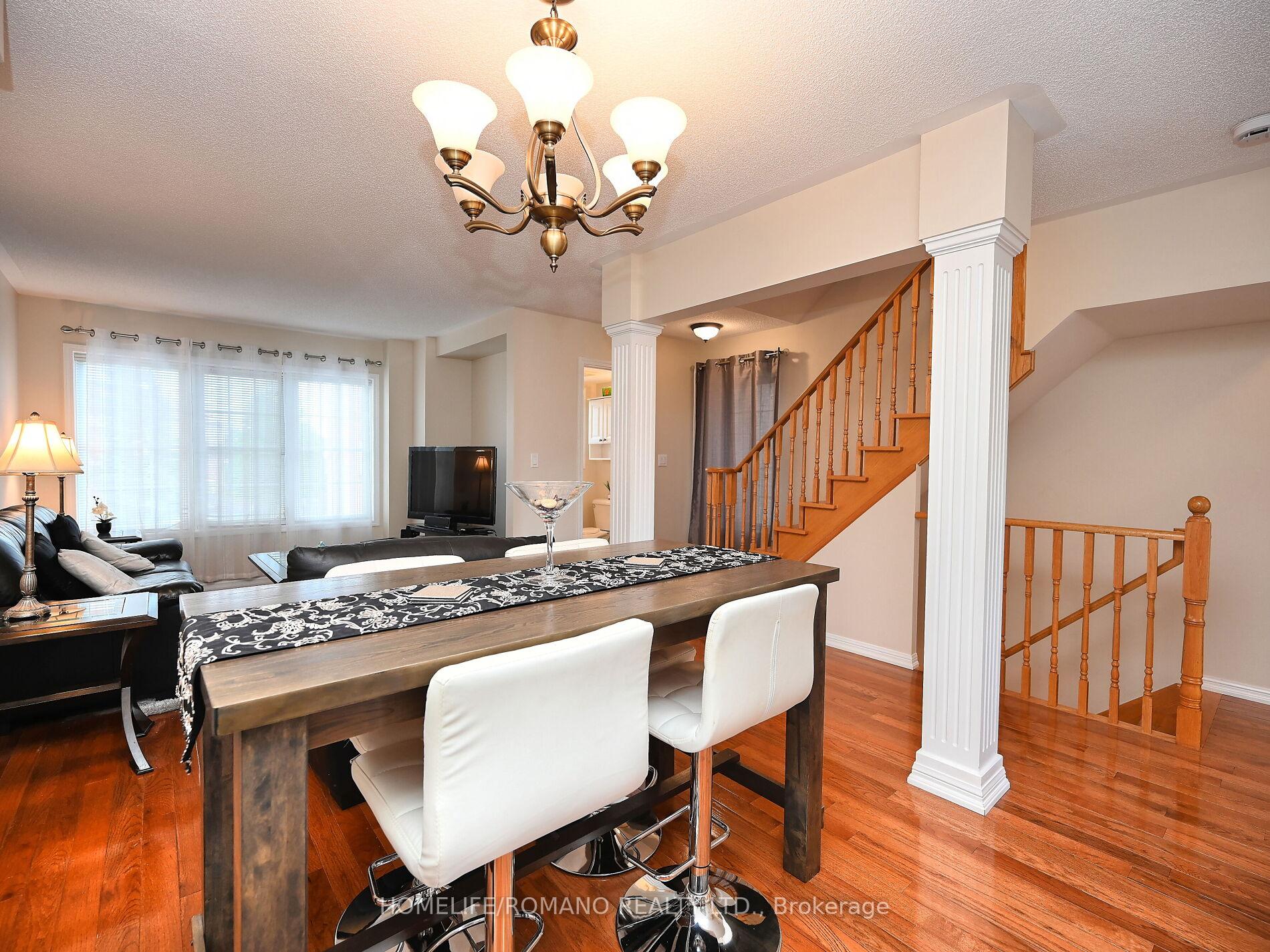 4 Bedrooms Condo at 3030 Breakwater, Mississauga For sale