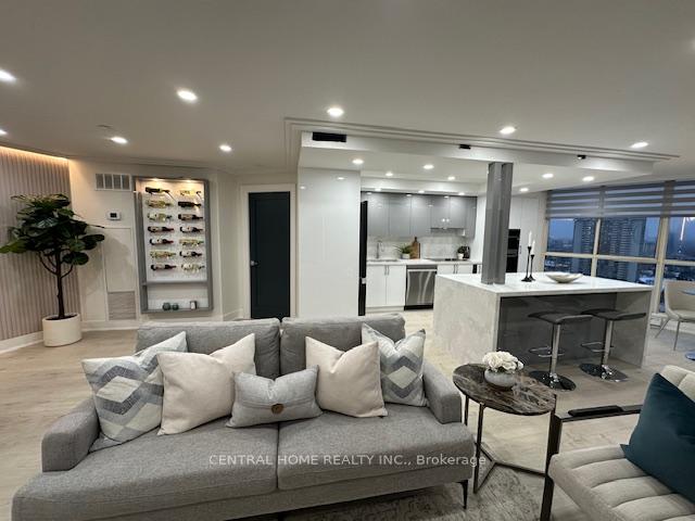 2 Bedrooms Condo at 85 Skymark,  Toronto For sale