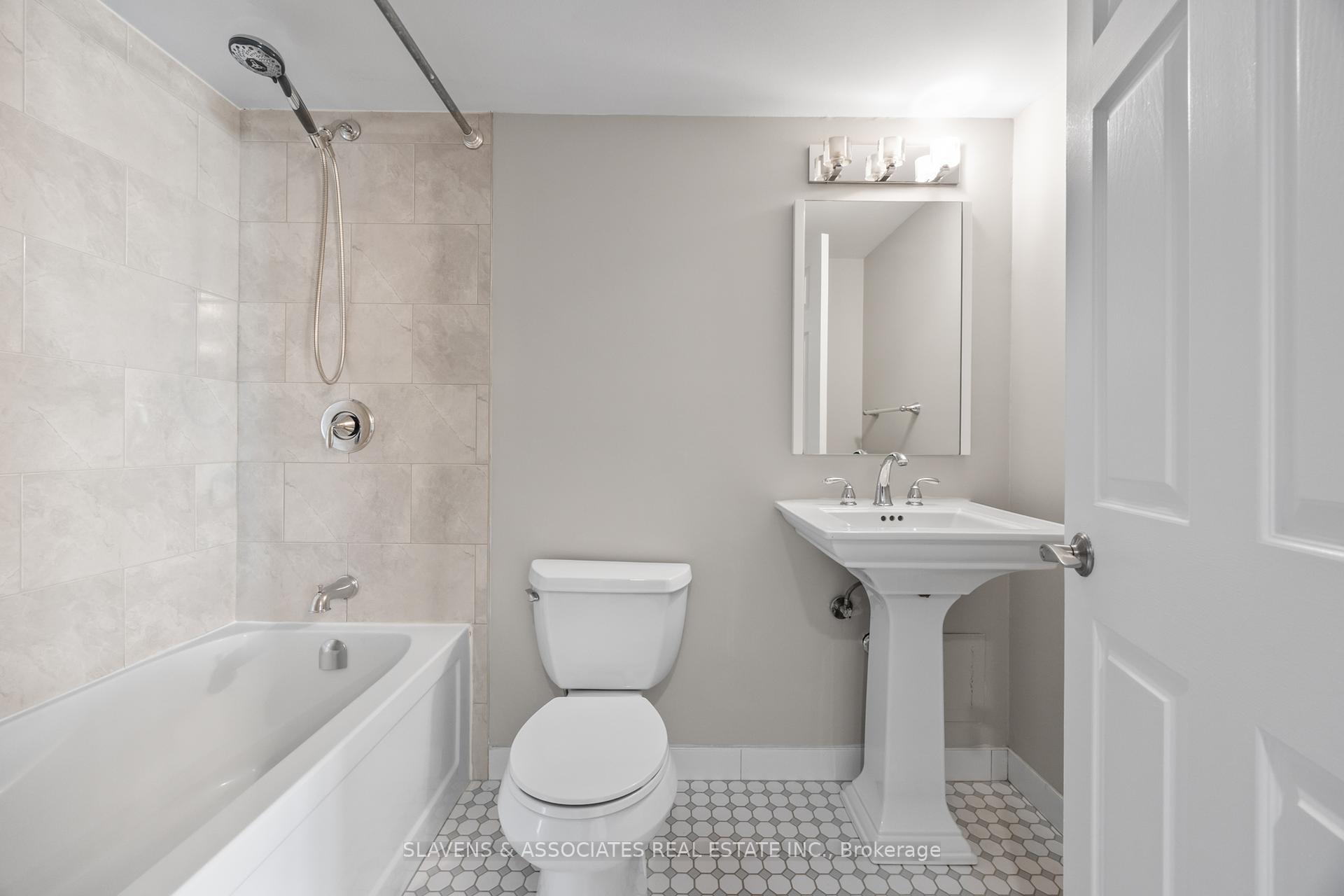 2 Bedrooms Condo at 71 Charles,  Toronto For sale