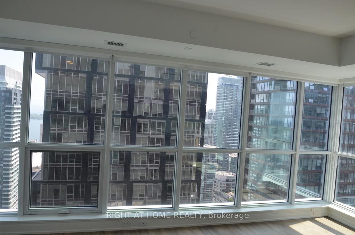 1 Bedroom Condo at 327 King, Toronto For sale