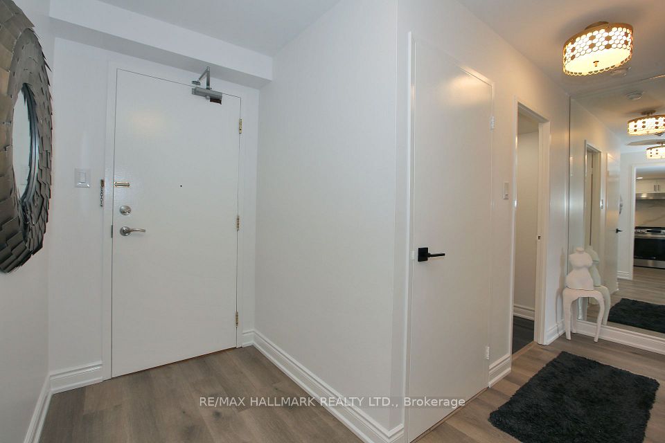 Foyer W Double Closet & Separate Laundry Closet