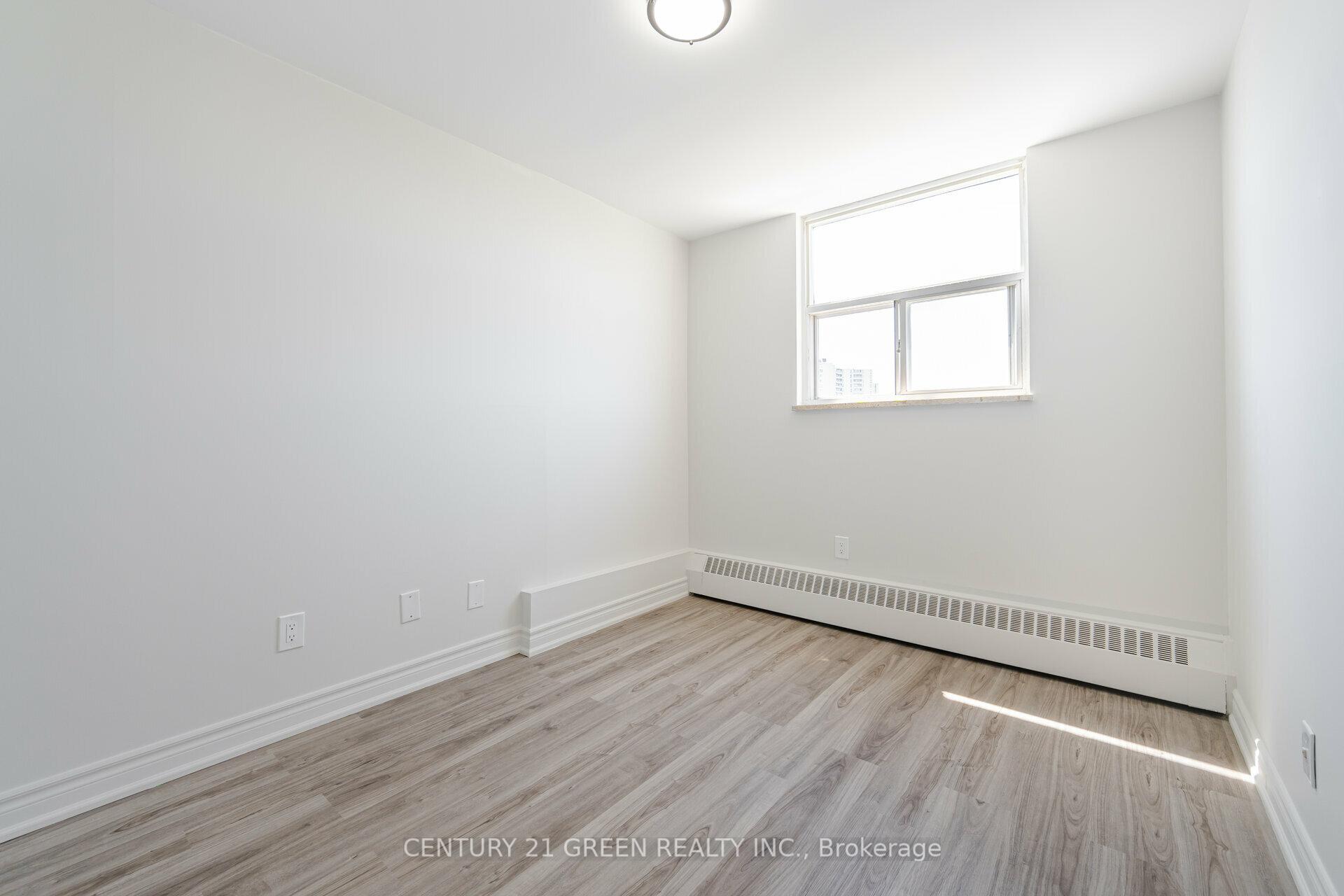 4 Bedrooms Condo at 5 Parkway Forest,  Toronto For sale