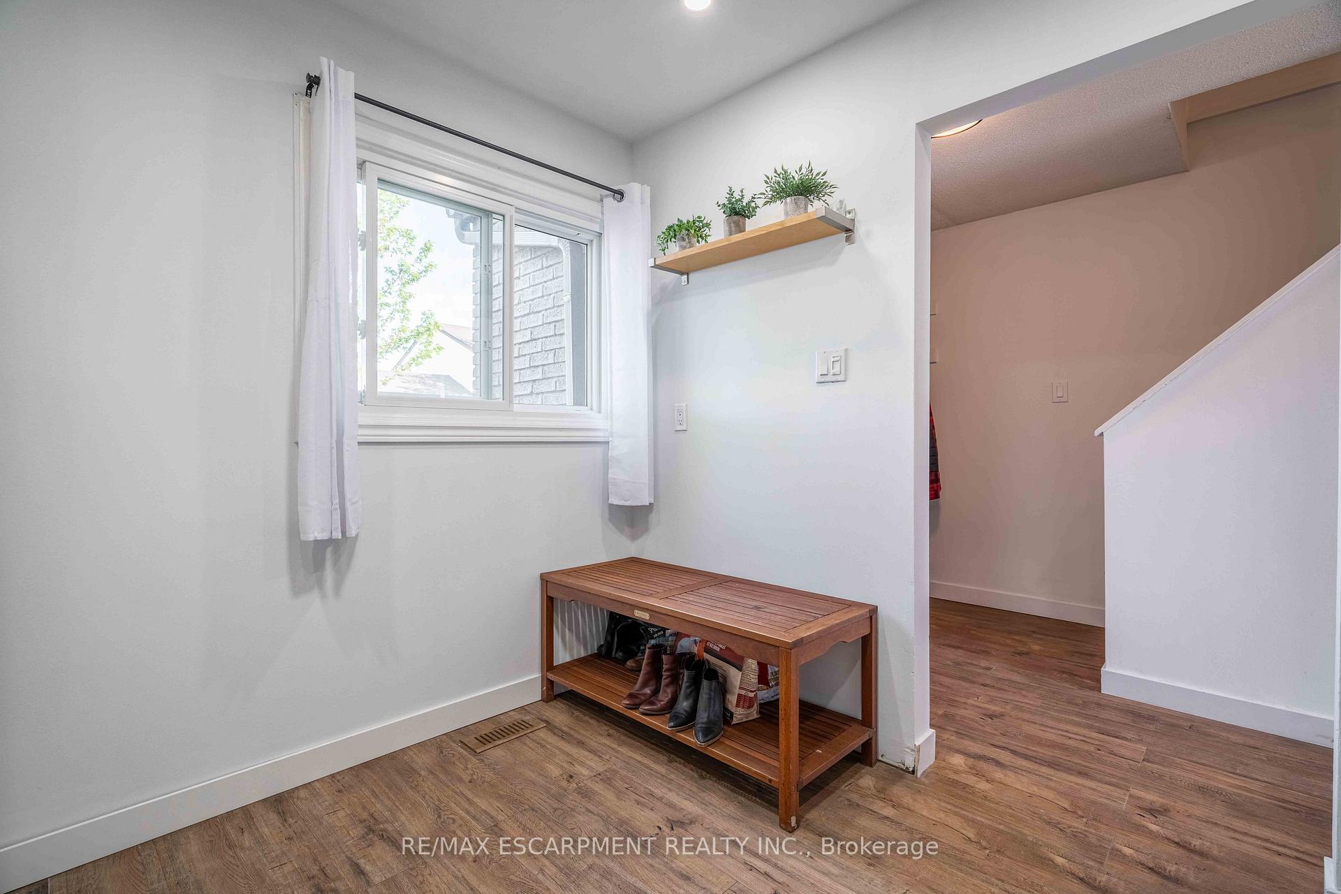 3 Bedrooms Condo at 1190 Upper Ottawa, Hamilton For sale