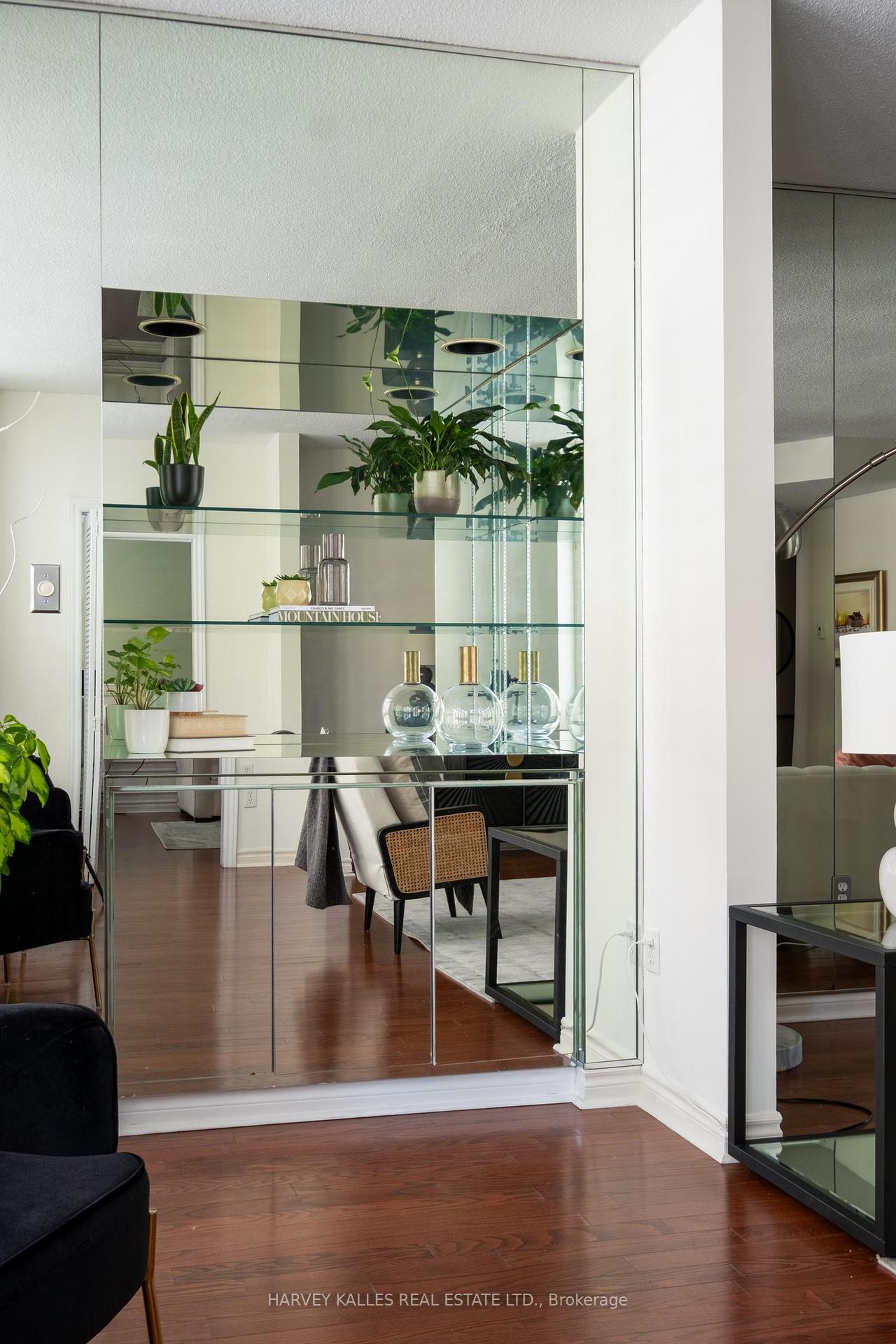 2 Bedrooms Condo at 135 George, Toronto For sale