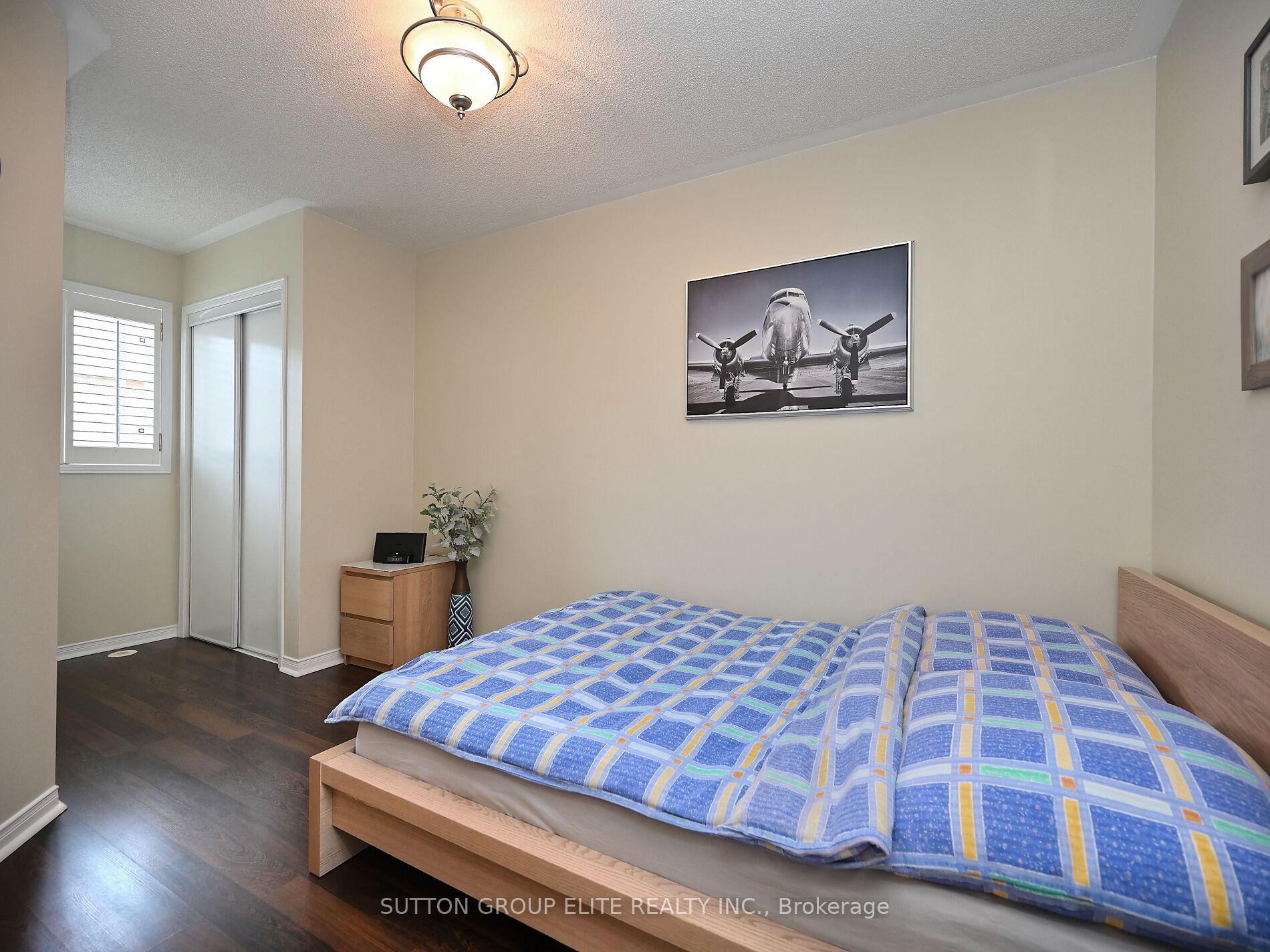 3 Bedrooms Condo at 601 Shoreline, Mississauga For sale