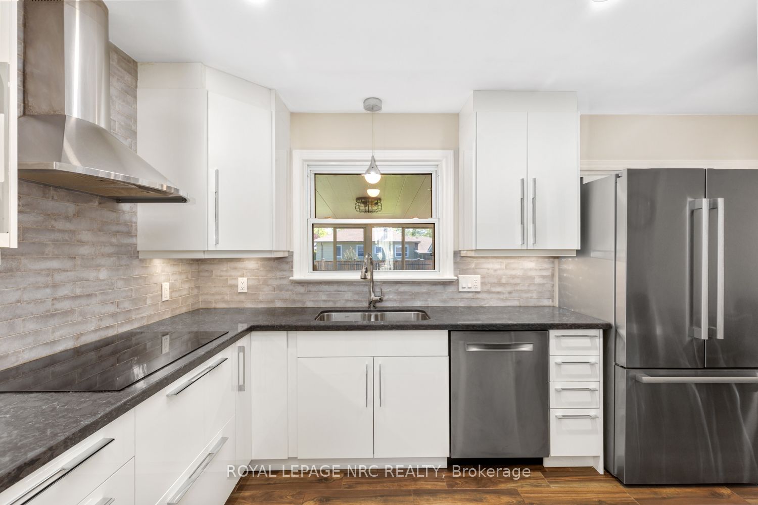 11 Albany Drive, St. Catharines, ON L2N 3T4