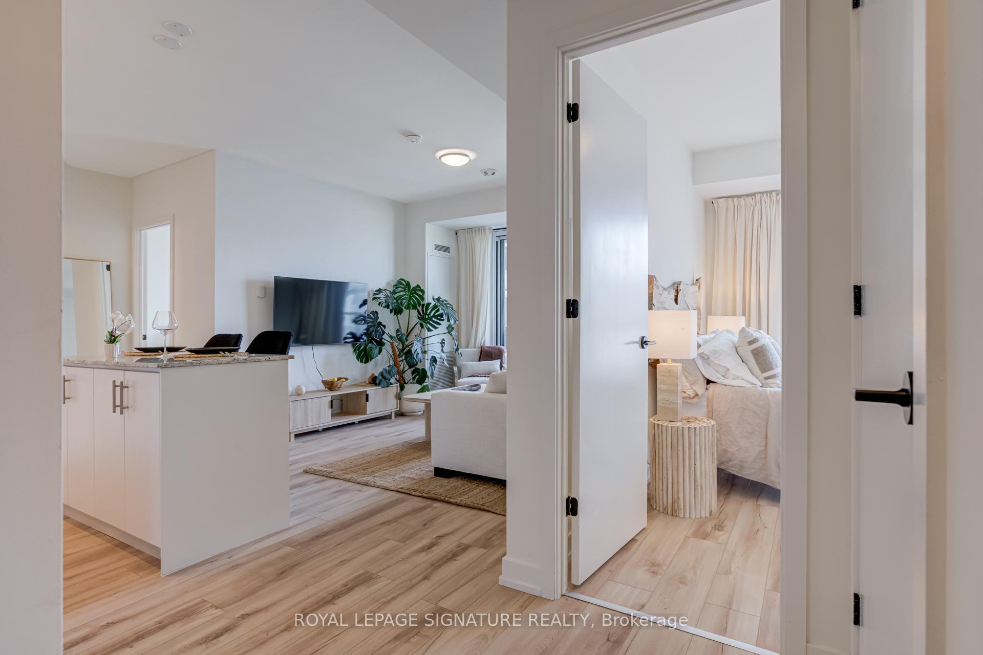 2 Bedrooms Condo at 335 Wheat Boom, Oakville For sale