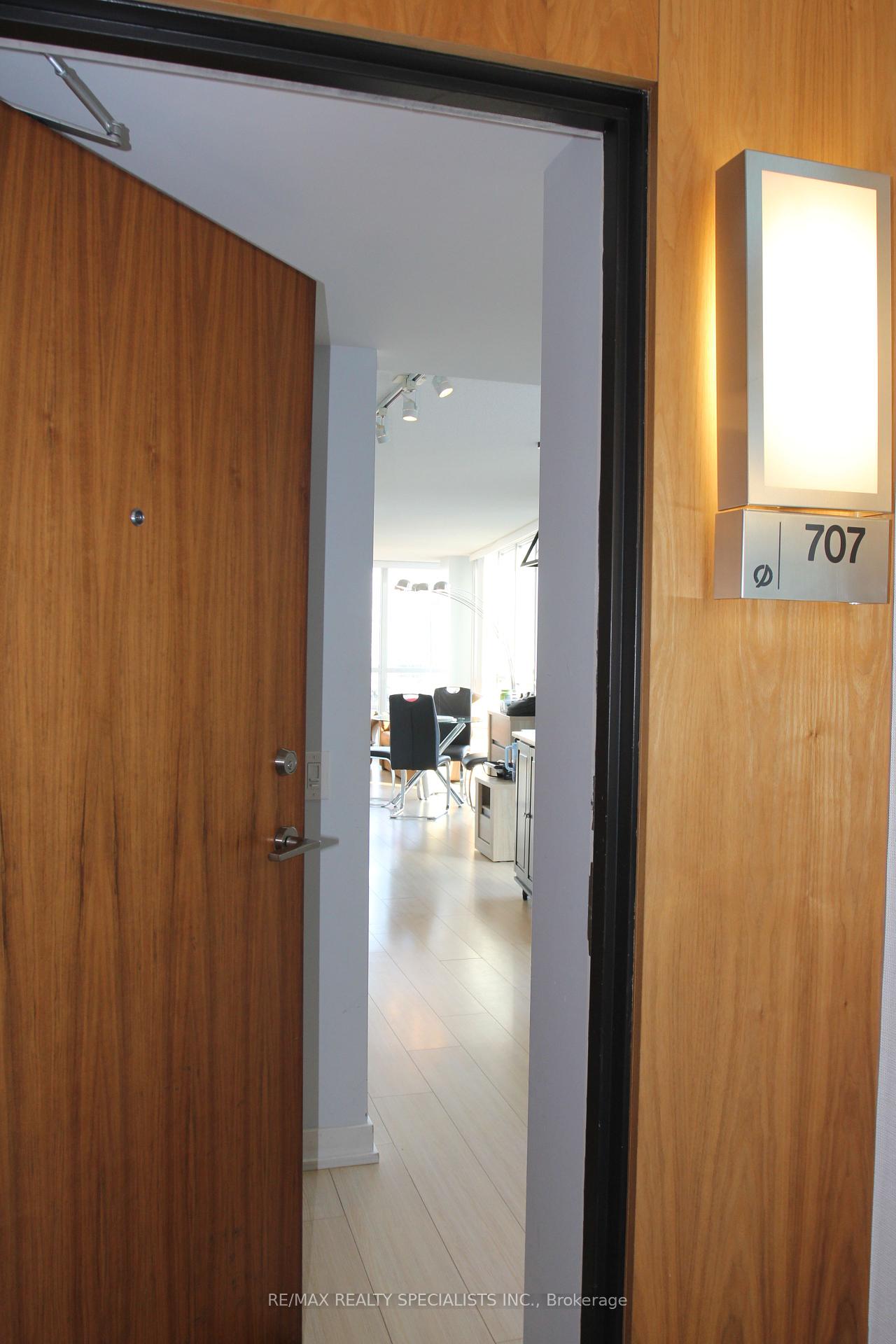2 Bedrooms Condo at 75 Queens Wharf, Toronto For sale