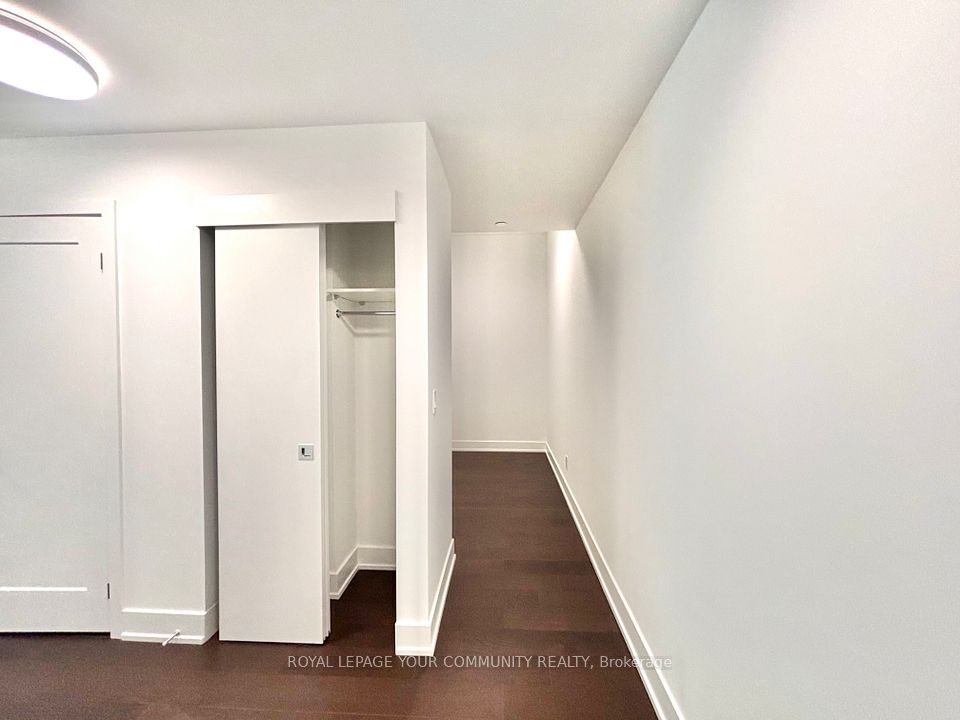 8 Manor
