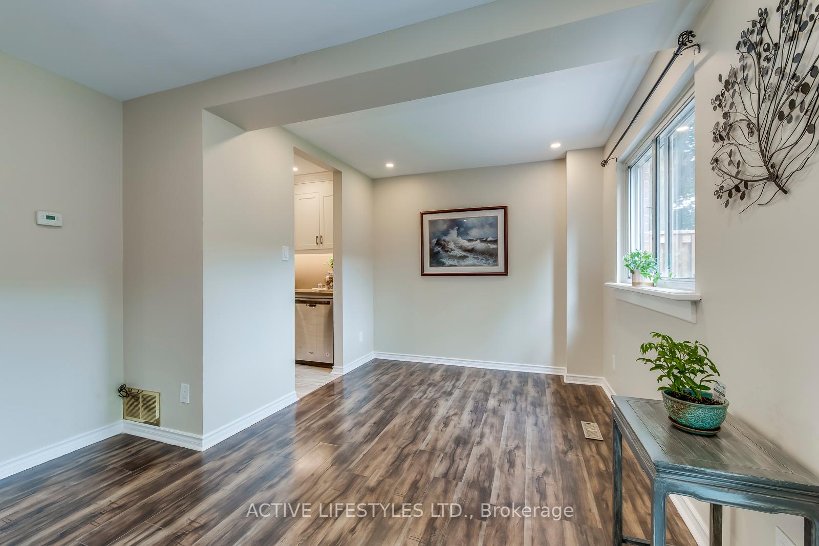 4 Bedrooms Condo at 2301 Derry, Mississauga For sale