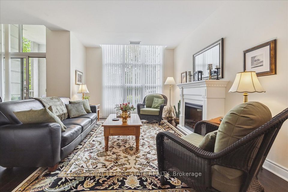 #102 - 442 Maple Avenue, Burlington, ON L7S 2L7