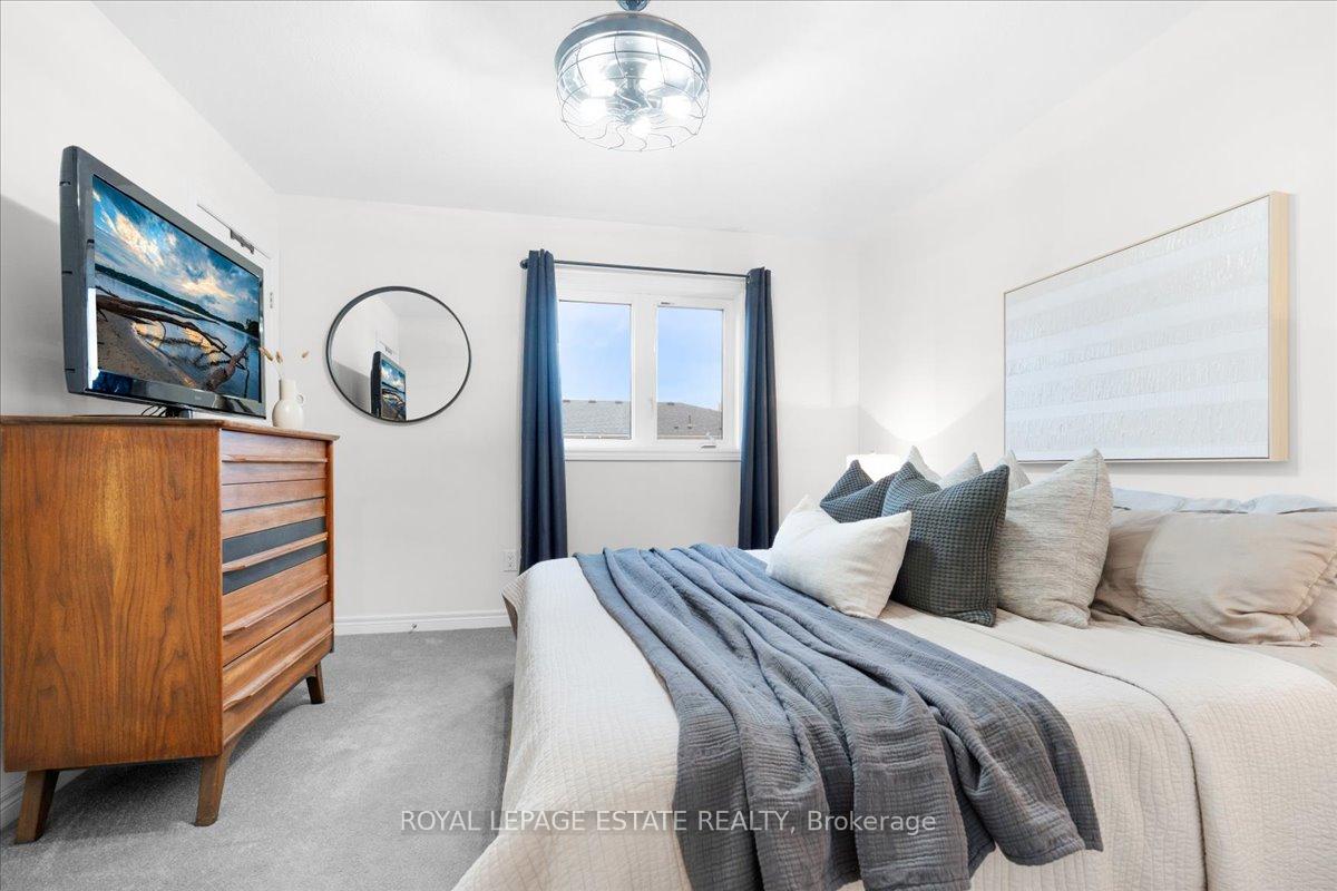 3 Bedrooms Condo at 39 Radison, Hamilton For sale