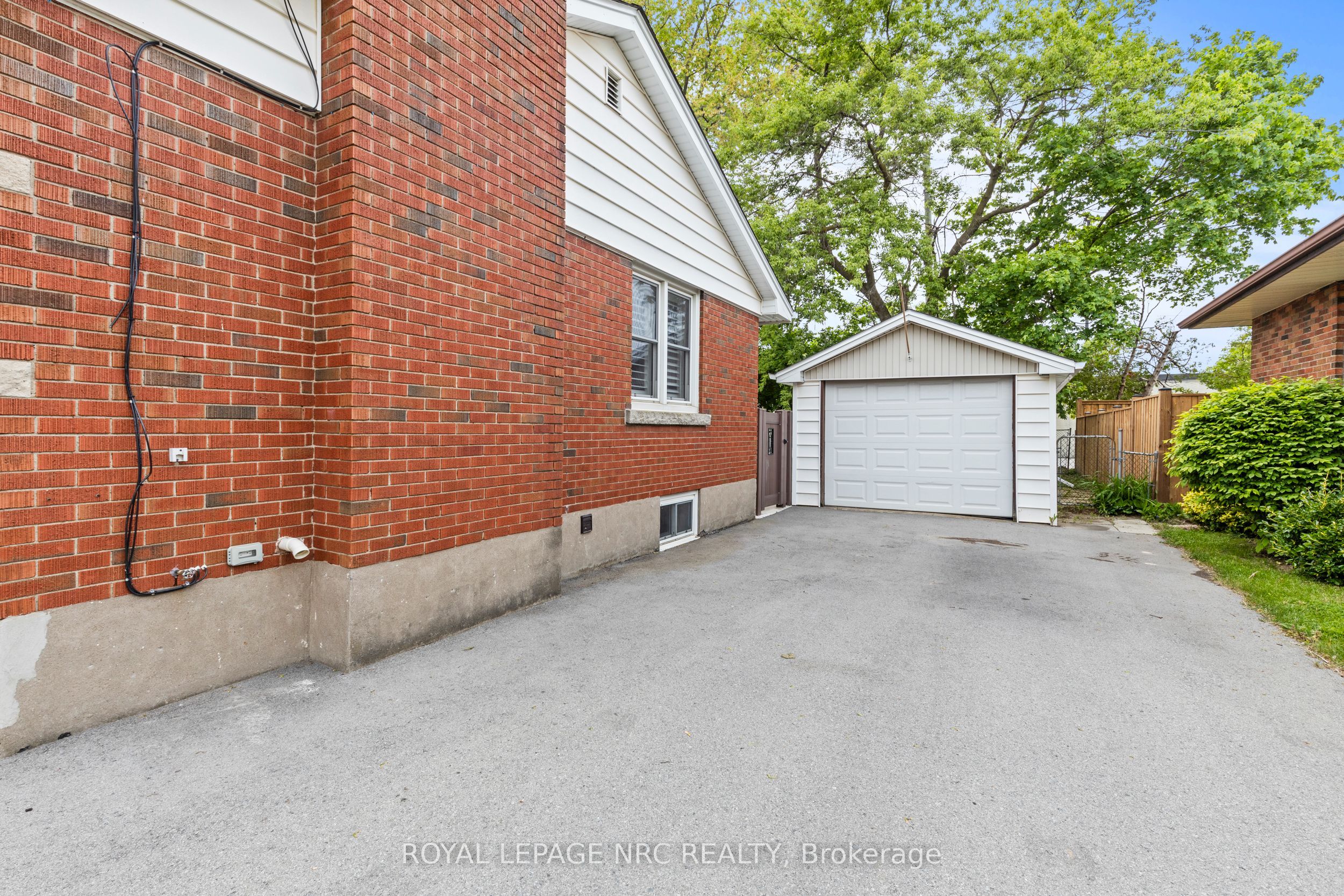 10 Whiteoak Drive