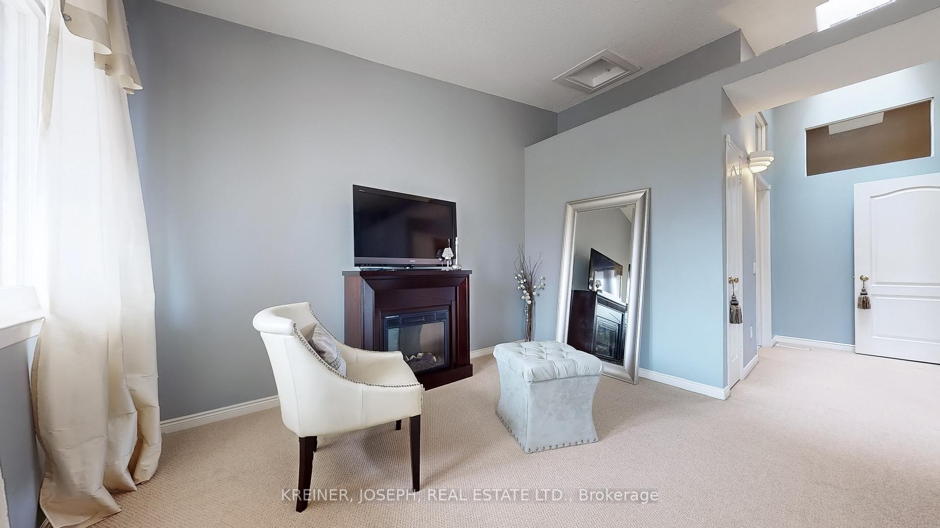 3 Bedrooms Condo at 900 Steeles,  Vaughan For sale