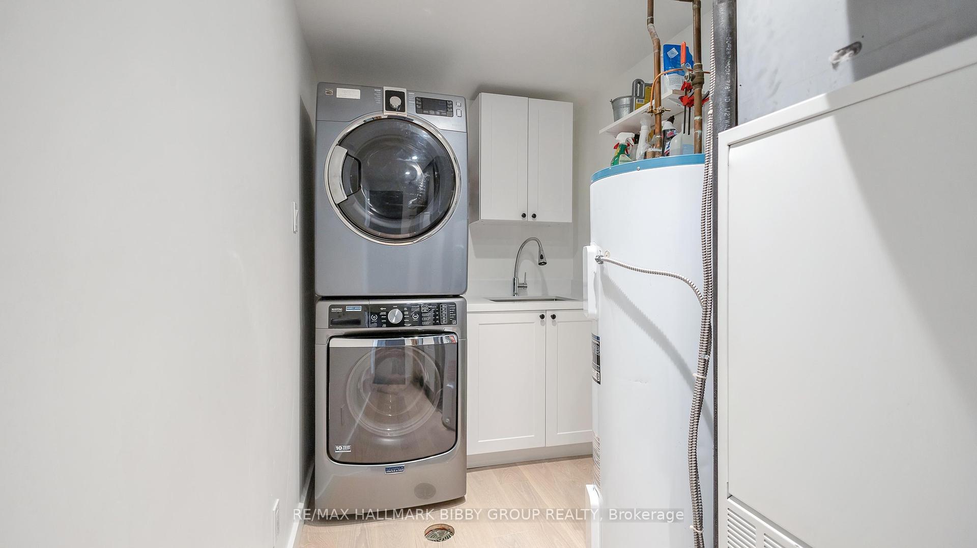 3 Bedrooms Condo at 99 Harbour, Toronto For sale