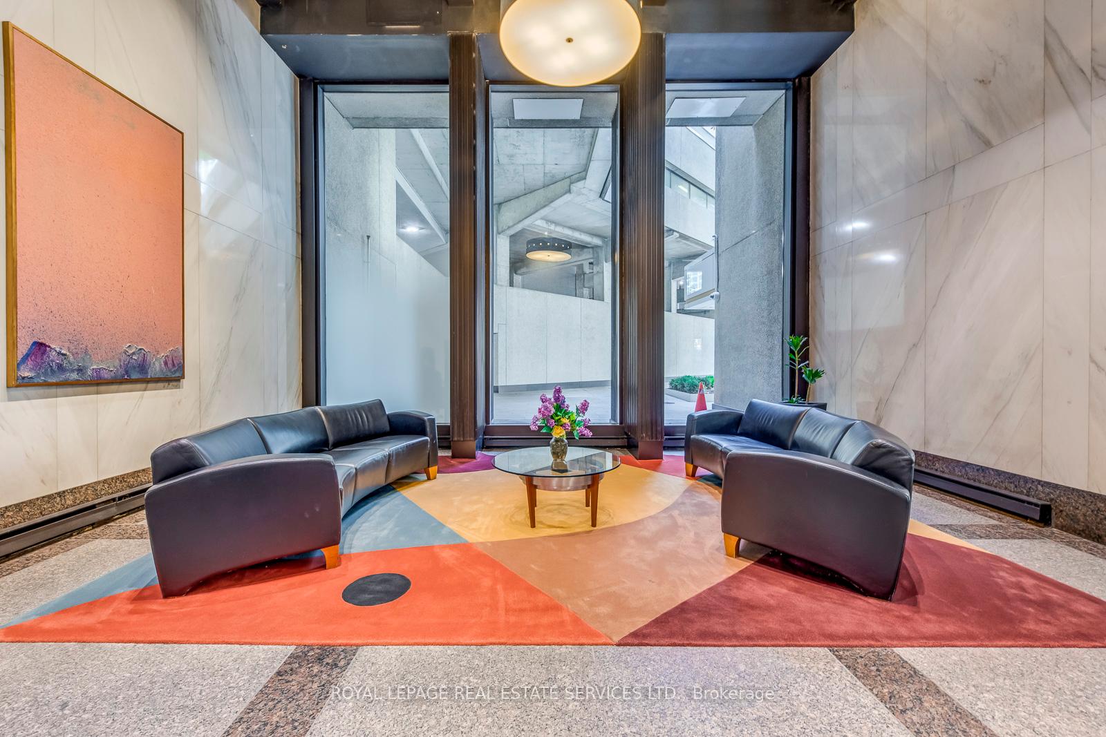 2 Bedrooms Condo at 33 Harbour, Toronto For sale