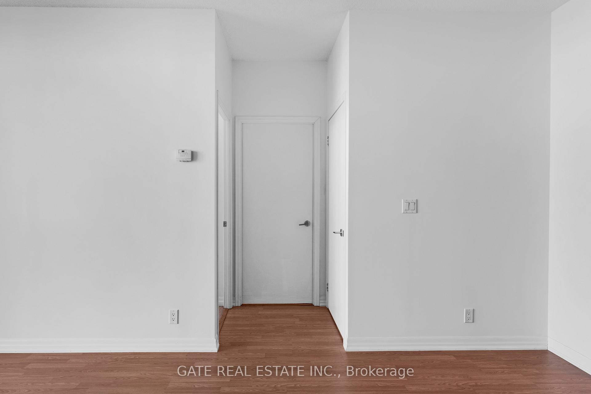 2 Bedrooms Condo at 38 Fontenay, Toronto For sale