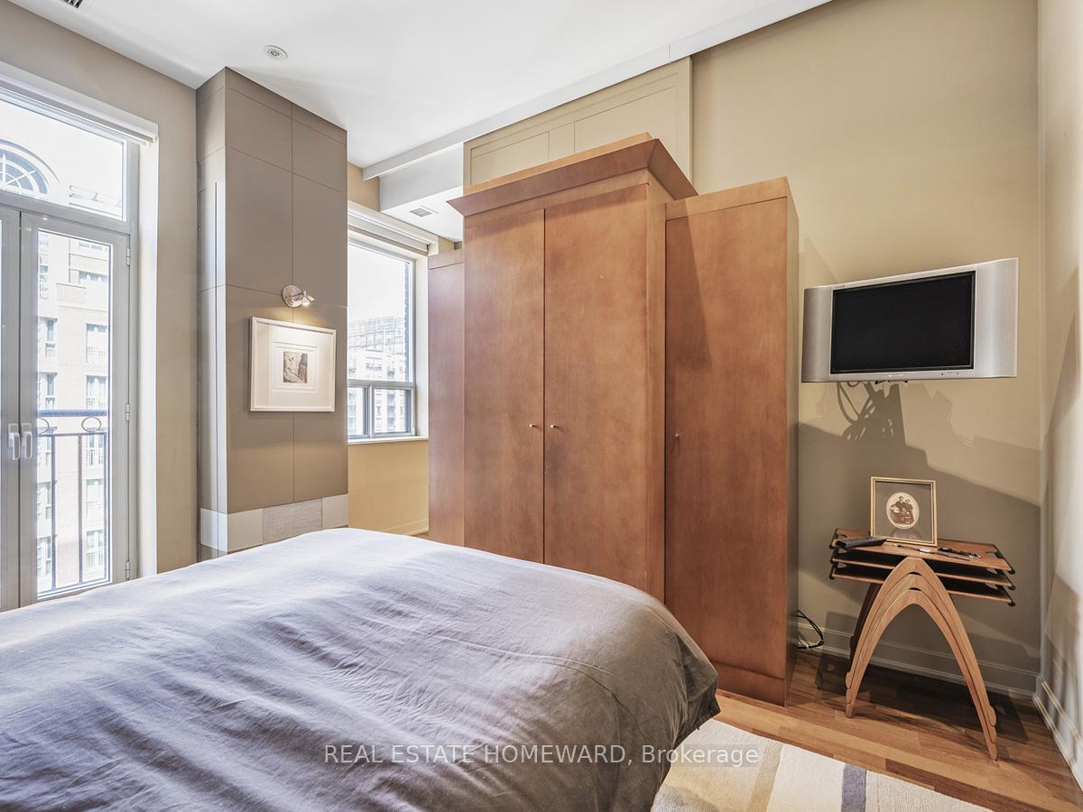 2 Bedrooms Condo at 48 St Clair, Toronto For sale