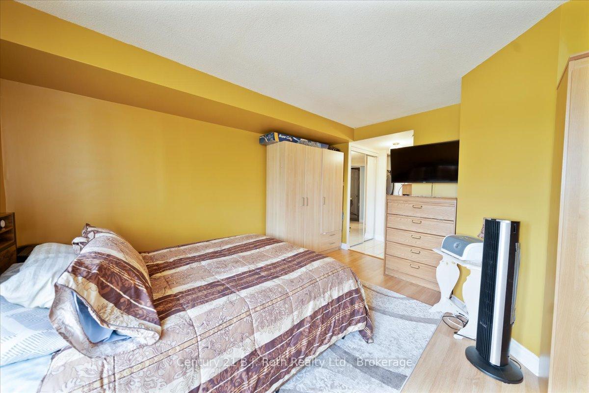 1 Bedroom Condo at 41 MARKBROOK, Toronto For sale