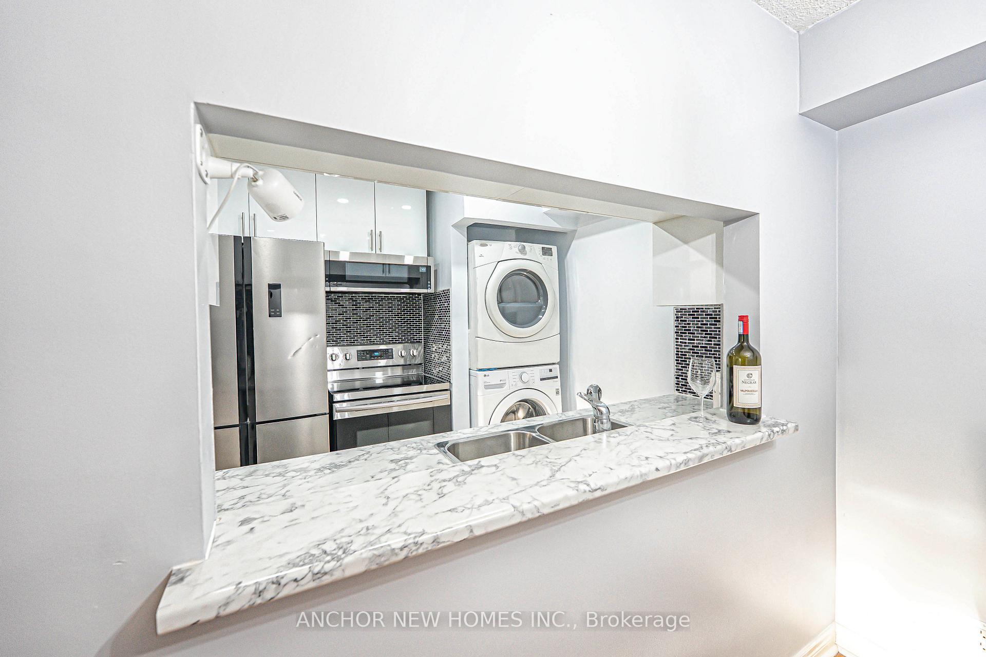 2 Bedrooms Condo at 65 Trailwood,  Mississauga For sale