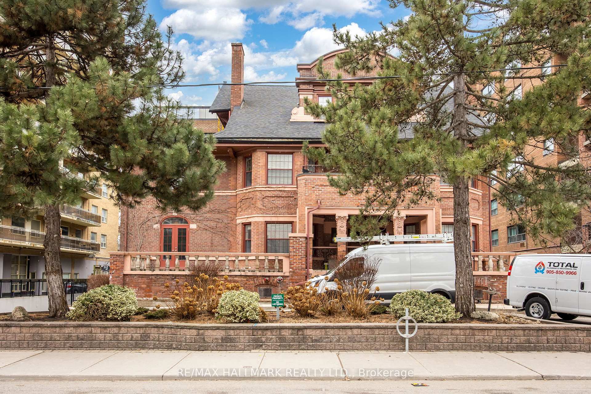 2 Bedrooms Condo at 212 St George, Toronto For sale