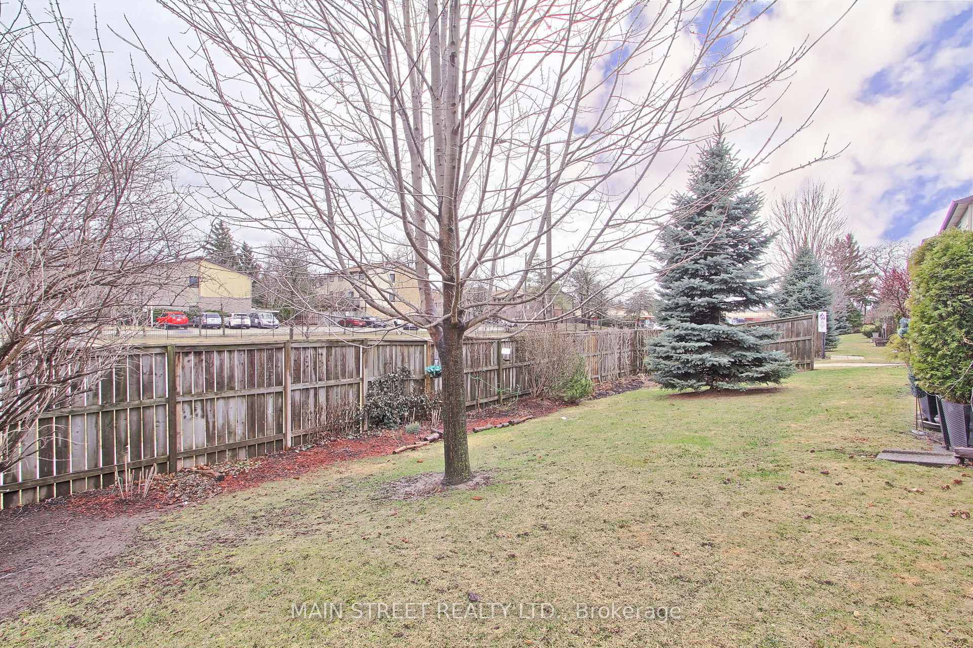 3 Bedrooms Condo at 725 Vermouth,  Mississauga For sale