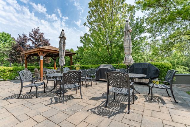 2 Bedrooms Condo at 5080 Pinedale, Burlington For sale