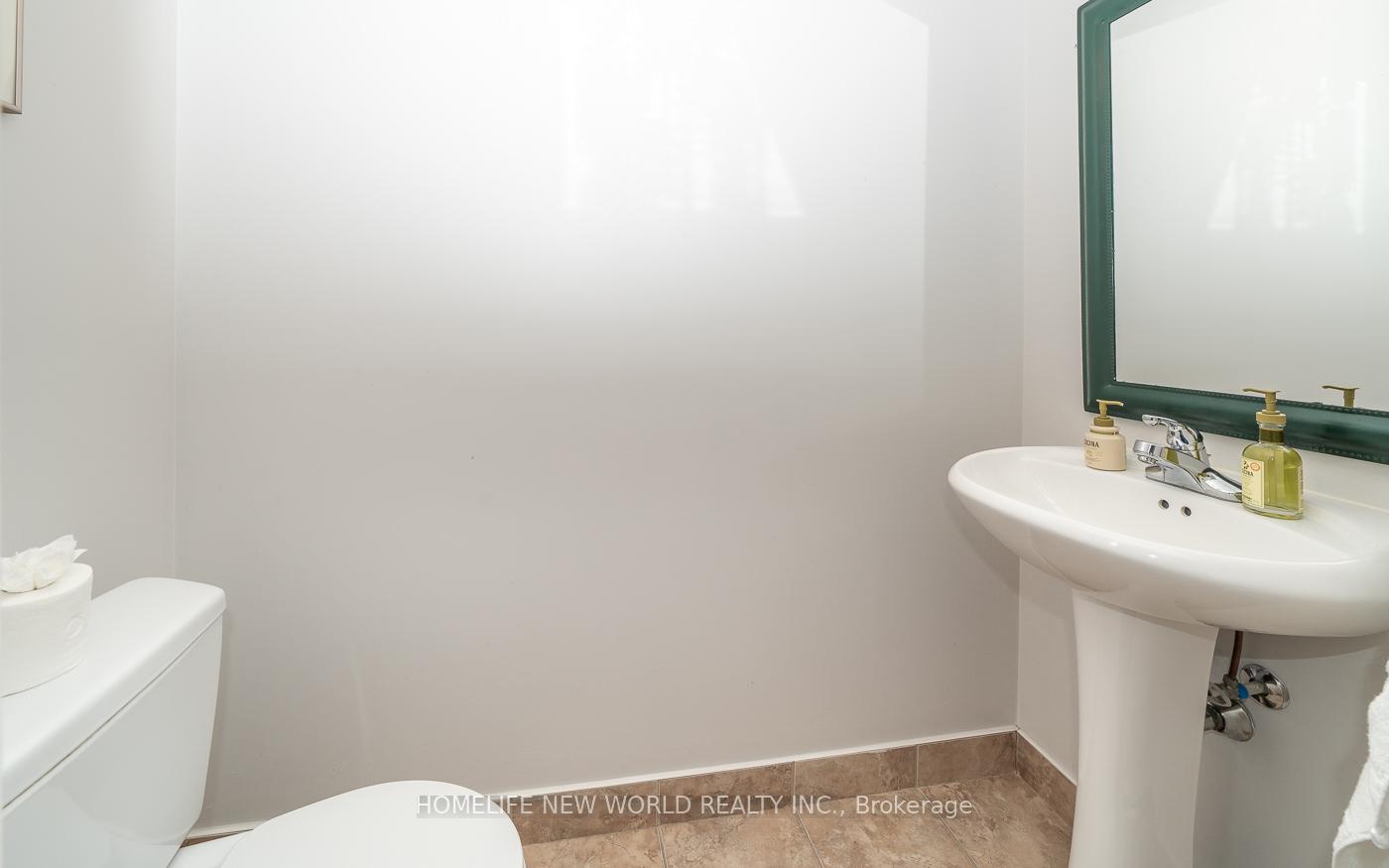 3 Bedrooms Condo at 38 Niagara,  Toronto For sale